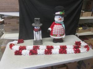 lot 64 image: (F-2) Christmas Decor...
