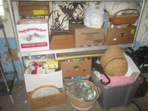 lot 70 image: (BR1) Large Assortment of Mostly Un...