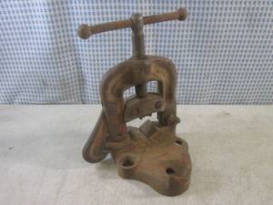 lot 79 image: (G-1) Ridgid No. 21 18 to 2 Pipe C...