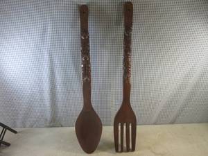 lot 92 image: (CNTR) Large Vintage Wood Hand Carv...