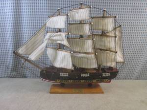 lot 93 image: (CNTR) Wood Ship Bergantin Siglo XV...