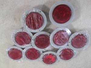 lot 102 image: (CS) 10 New Round Marker Lights Len...