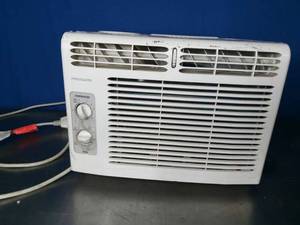 lot 5 image: Frigidaire Window Air Conditioner