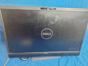 lot 61 image: 24 Dell Monitor