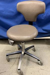 lot 16 image: MSRP $1600 Keilhauer SKY-2ST312&nbspSky Lab Hydraulic Surgeon Surgery Dental Exam Drafting Stool Chair&nbspClinician Medical Stool Designed by Helen Kerr - Excellent Condition However Height Adjustment Lever Has Been Removed