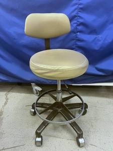 lot 17 image: Pelton & Crane ACT II All Seats Reserved Dental Stool Chair With Foot Ring - Ergonomic Recline with Premium Upholstery - Minor Wear & Tear - See Pics