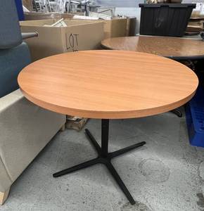 lot 36 image: Office Conference Round Table - Versatile table for quick meetings, conferences, or creative workstations Great Condition