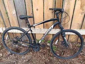 lot 8 image: Schwinn Glenwood Hybrid Bike in Black