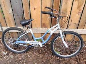 lot 11 image: Used Schwinn Jaguar Bicycle with 7-Speed