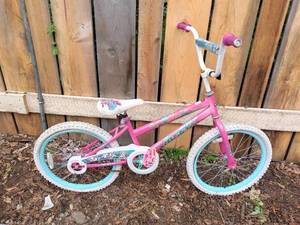 lot 12 image: Girls 16-Inch Pink Bicycle with White Tires