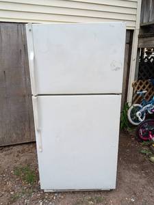 lot 20 image: Used White Top-Freezer Refrigerator