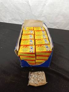 lot 39 image: Box of Pop Pop Snappers