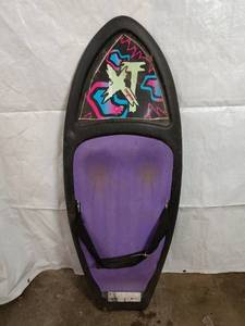 lot 48 image: Vintage Kneeboard with Strap and Retro Design
