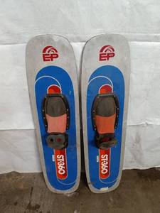 lot 50 image: Pair of EP ST-360 Water Skis
