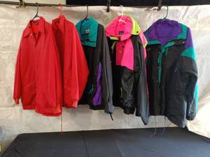 lot 65 image: Collection of 5 Vintage Columbia Sportswear Jackets and Buckhorn Resort Jacket