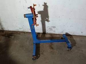 lot 98 image: Power Torque 12 Ton Engine Stand
