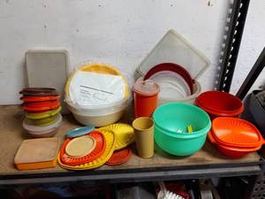 lot 132 image: Large Assortment of Vintage Tupperware Containers with Lids