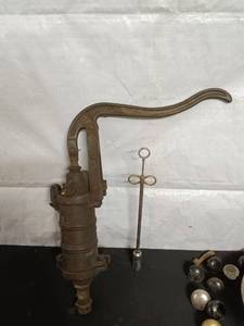 lot 134 image: Antique Myers Ashland O. Cast Iron Hand Water Pump