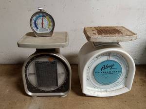 lot 143 image: Set of 2 Vintage Pelouze Scales - Freezer Thermometer & Ice Cream Scale