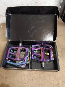 lot 158 image: SNAFU Anorexic Pedal Jet Fuel Set
