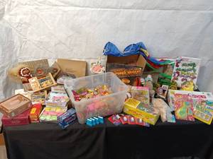 lot 174 image: Large Collection of Vintage and Classic Games with Toys