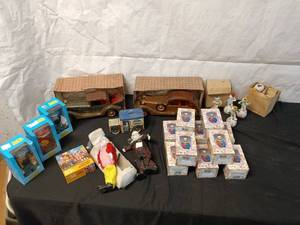 lot 185 image: Assorted Vintage Clown Collectibles and Wooden Cars Set