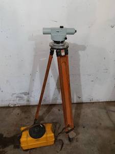 lot 197 image: Zeiss Ni 2 Leveling Instrument with Tripod and Case