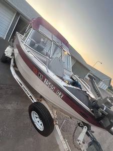 1996 Crestliner Sportfish 17.5' Aluminum Boat & Spartan Trailer