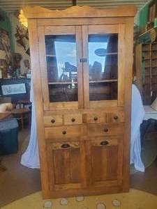 lot 1 image: Gorgeous HutchKitchen Curio Cabinet Great Detail