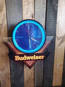 lot 3 image: Rare 80s Lighted Budweiser Clock Light Working Clock needs repair