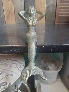 lot 24 image: Cast Iron Mermaid Approx 10 from Fins to Head