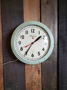 lot 36 image: Awesome vintage Telechron School Wall  Clock Works