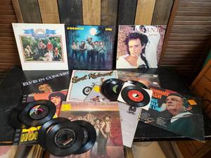 lot 39 image: Vintage Record lot of Verious Artists, Elvis, Johnny Cash and more