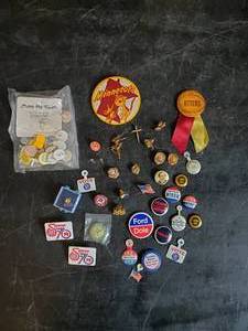 lot 45 image: Lot of Vintage Pin Backs, Golf Green Markers, Pins and more