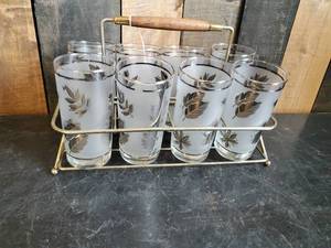 lot 47 image: 8 Vintage Gold leaf Glasses with Carrier