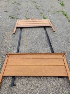 lot 51 image: Beautiful Head and Foot Board  Queen Size with Frame