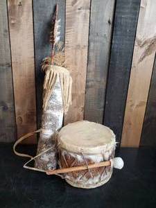 lot 60 image: Authentic Native American Drum and Arrow case and one Arrow