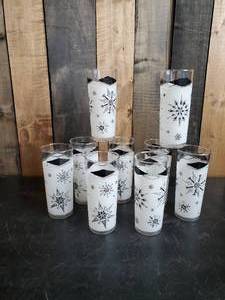 lot 77 image: Vintage Mid Century Modern Starburst Snowflake Glases