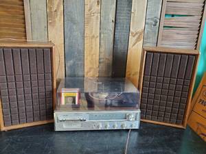 lot 86 image: Coronado Stereo and Speakers  Tested and Radio Works Sound is great