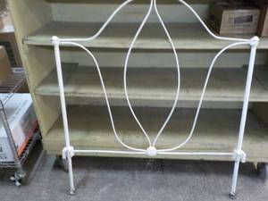lot 5 image: Vintage Metal Headboard - great gar...