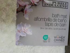 lot 20 image: Purely Indulgent 24 x 36 Bath Mat...