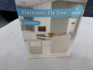 lot 63 image: Electronic Fly Trap...