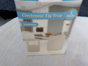lot 64 image: Electronic Fly Trap...