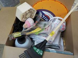 lot 68 image: Box of Amazon Overstock...