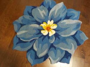 lot 42 image: Blue Plow and Hearth Hydrangea Flow...