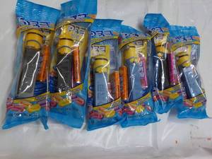 lot 102 image: 6 PEZ Candy and Dispensers...