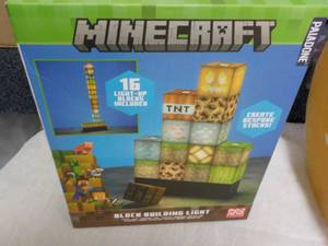 lot 105 image: Minecraft 16 pc Block Building Ligh...