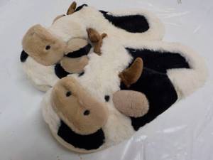 lot 117 image: Cow Cotton Womens Slippers size 6...