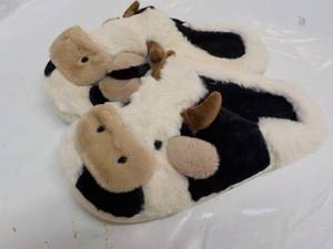 lot 118 image: Cow Cotton Womens Slippers size 6...