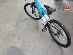 lot 190 image: Huffy New Mountain Bike...